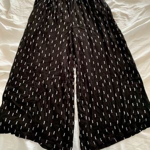 High waisted wide legged black pants with pockets